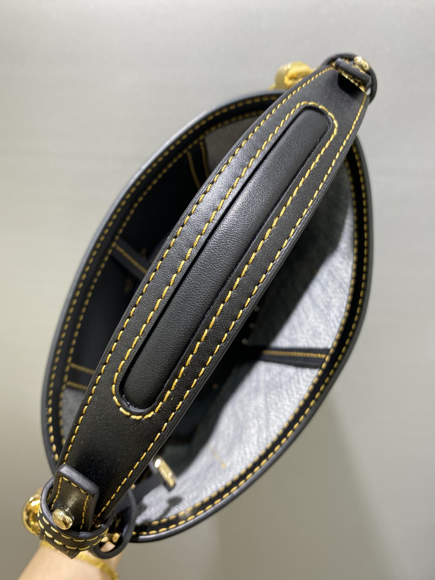 델보 핀 버킷백